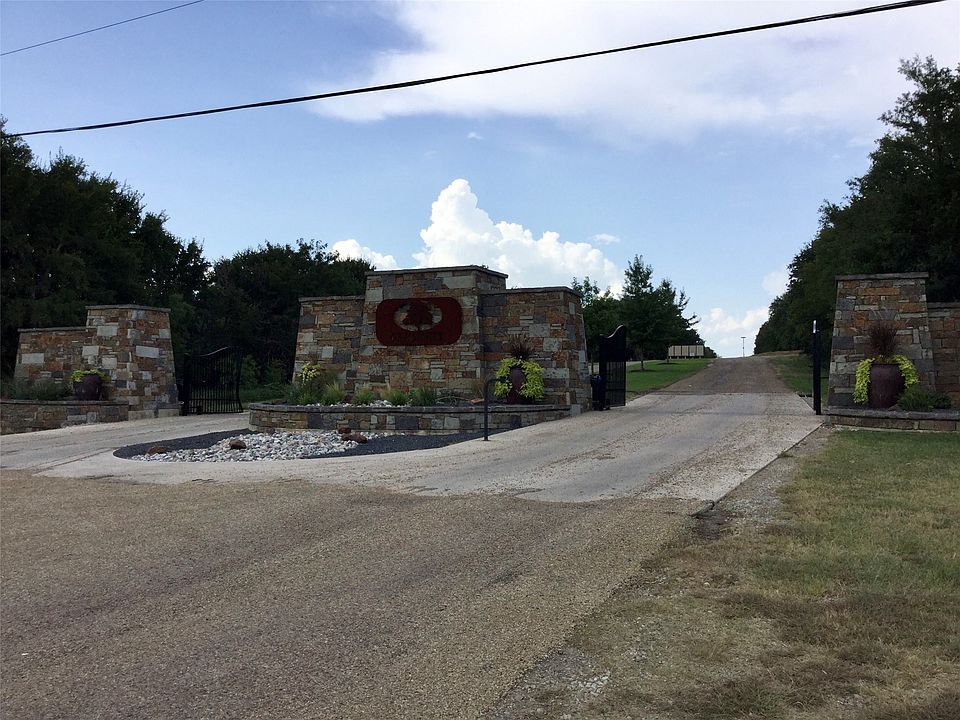 1st image of 126 Oakmont Dr