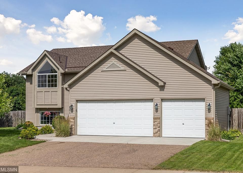 1st image of 801 Lindsey Ln