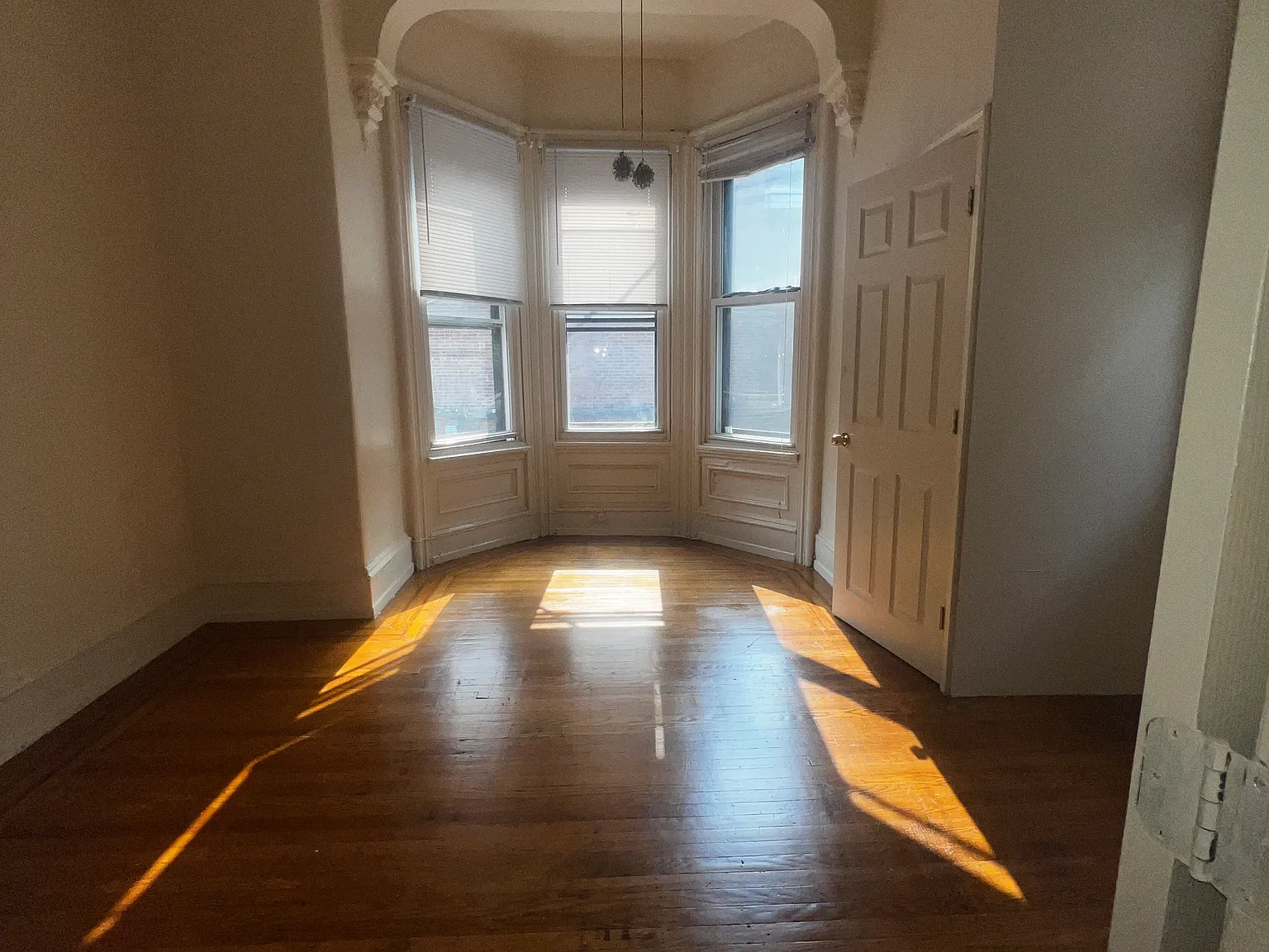 Studio, $1,000 — Photo 2