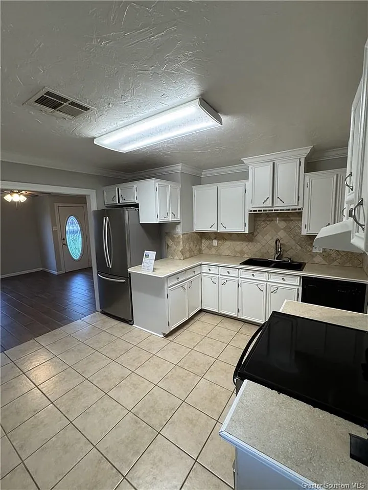 3 bed, 1425 sqft, $1,550 — Photo 4