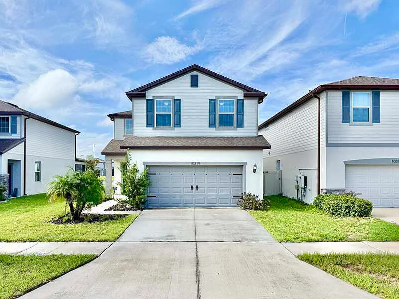 4 bed, 2.5 bath, 2518 sqft, $2,645 — Photo 2