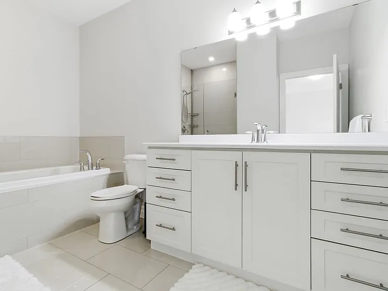 260 Villagewalk Blvd — Photo 17