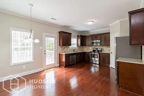 5 bed, 3.0 bath, 2622 sqft, $2,525 — Photo 4