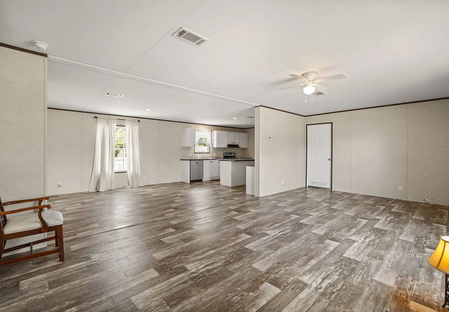 5 bed, 3.0 bath, 2052 sqft, $2,400 — Photo 3