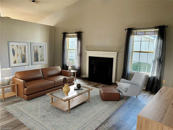 2nd image of 702 Oakmont Cir