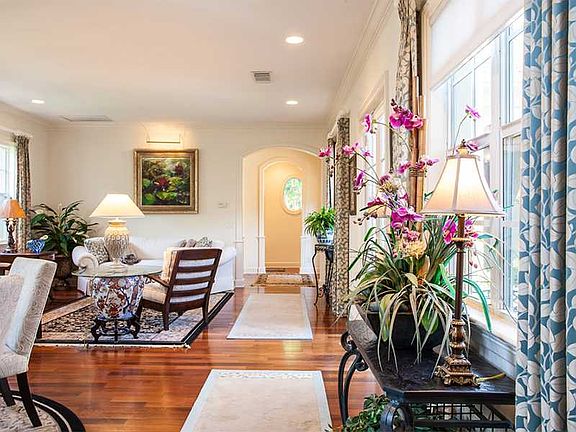 5th image of 220 Lakeview Way