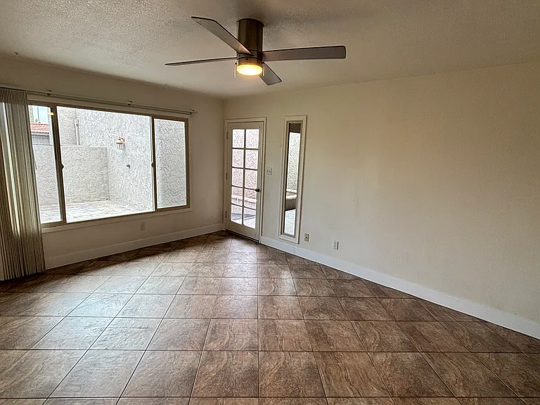 7206 N Via De Paesia — Photo 9