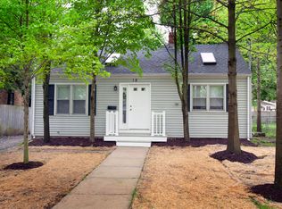 18 S Clifton Ave, Elgin, IL 60123