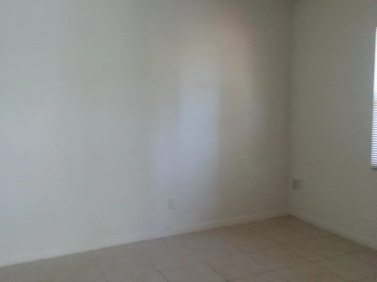 2452 E Illiana St — Photo 2