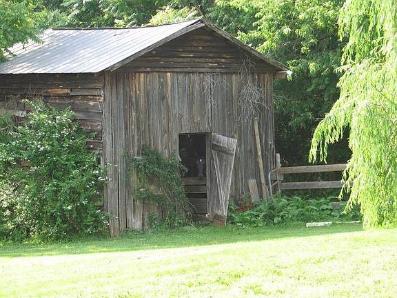 5th image of 107 Hampton Ln