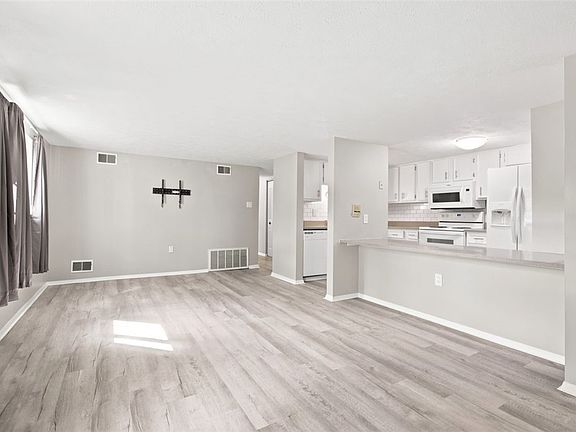 3rd image of 8005 Revere Pl