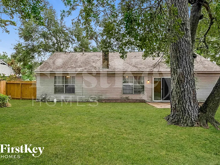 2707 Wood River Dr — Photo 15