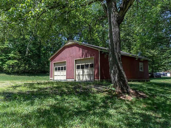 4th image of 570 Forrest Rd