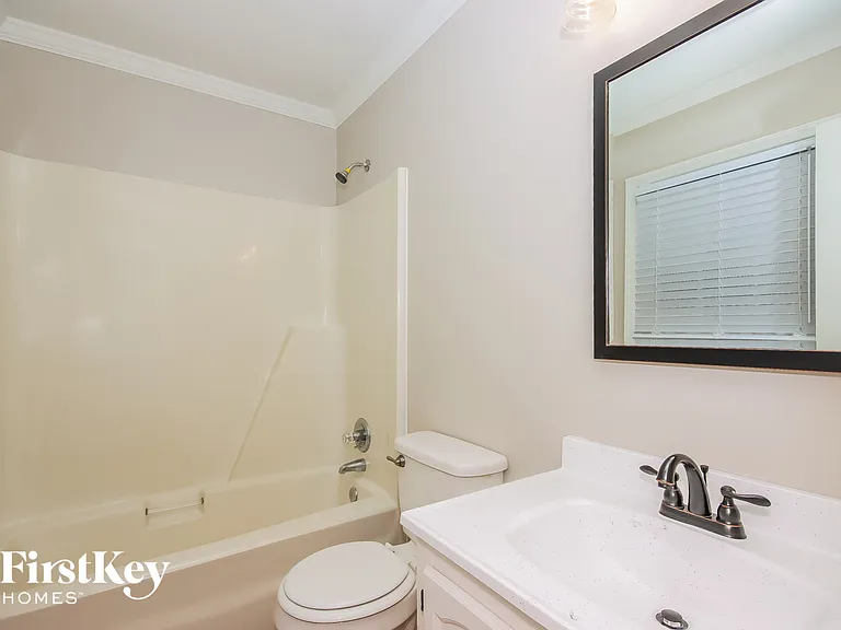 4440 Huntington Dr — Photo 13