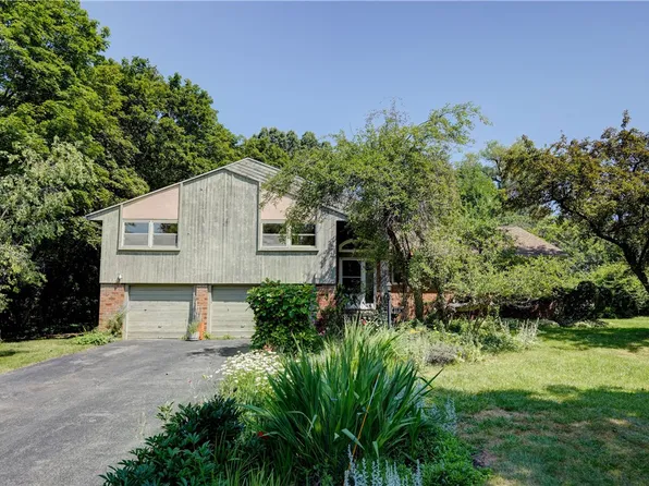 315 Dunrovin Ln, Rochester, NY 14618