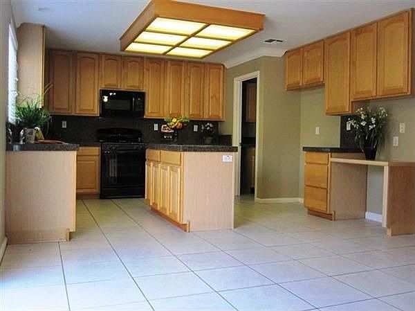 1st image of 2679 Swallowview Dr