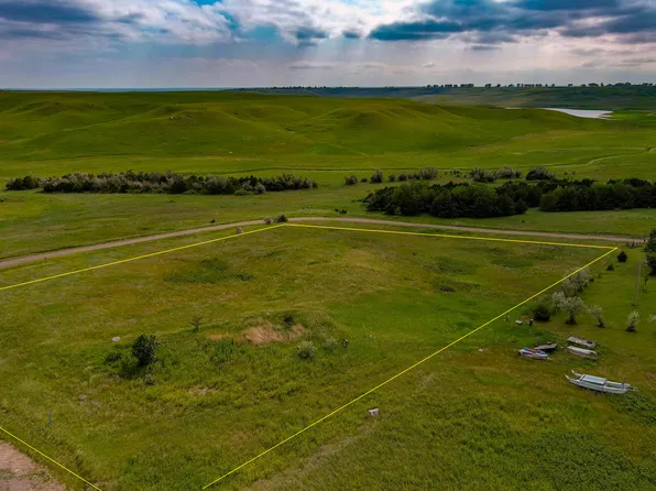 602 Lakeside Dr, Pierre, SD 57501