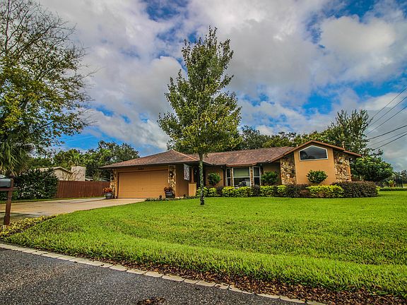 2nd image of 1421 Sweetwater Ln
