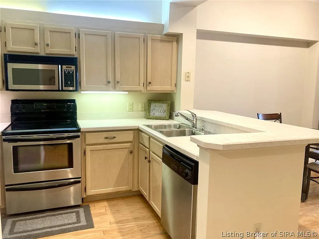 1 bed, 1.0 bath, 987 sqft, $1,800 — Photo 4