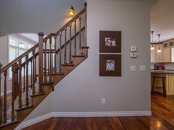 5th image of 997 Woods Creek Dr