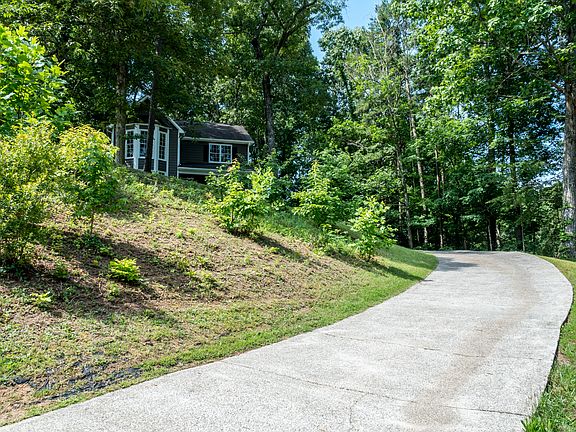 4th image of 222 Valley Brook Dr