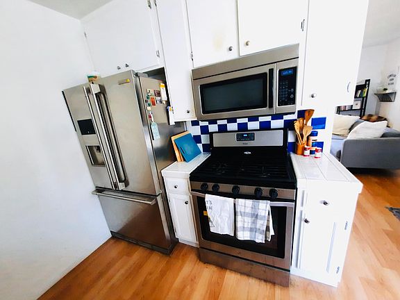 4th image of 3713 Kelton Ave #1