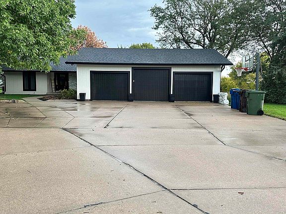 4th image of 12 N Lake Dr