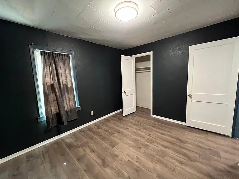 141 S Custer Ave — Photo 3
