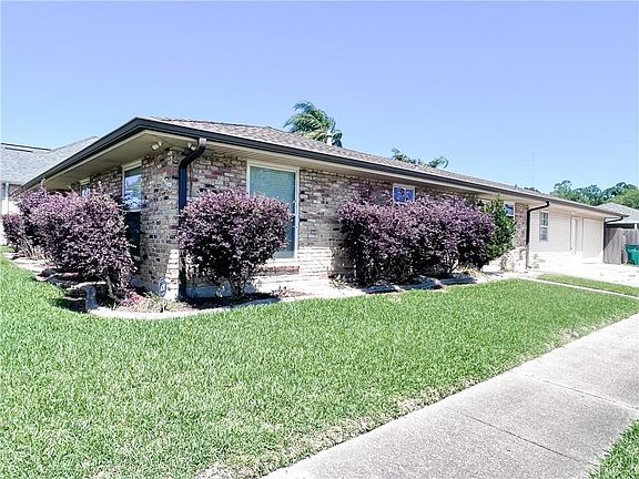 2nd image of 3933 Hillcrest Dr