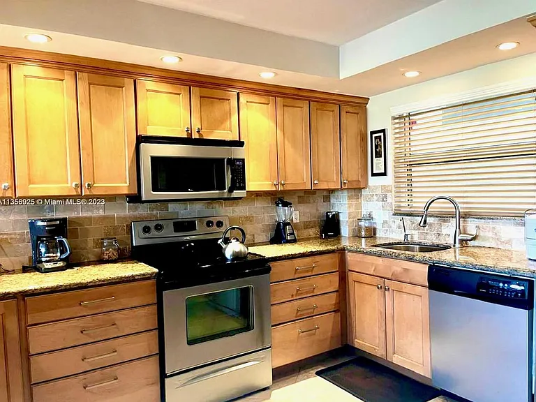 3031 NE 51st St W #303 — Photo 7