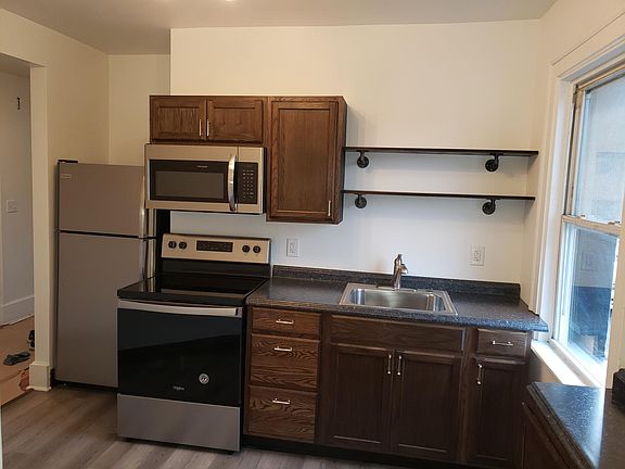 5th image of 103 Wickham Ave #1
