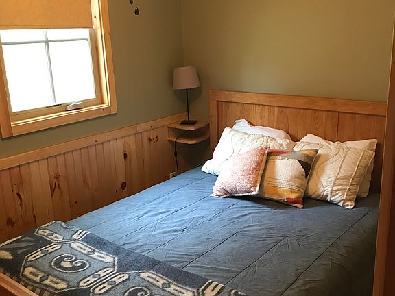 Queen bedroom