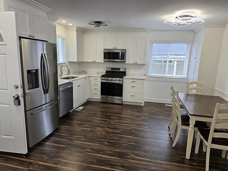 8533 Nancy Ave — Photo 6
