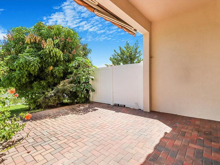 10098 Akenside Dr — Photo 17