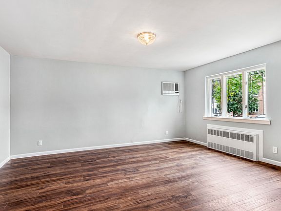 2nd image of 1611 E 52nd St
