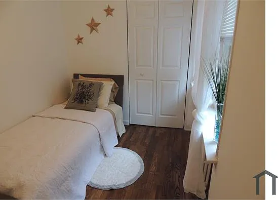 3 bed, 920 sqft, $2,600 — Photo 3