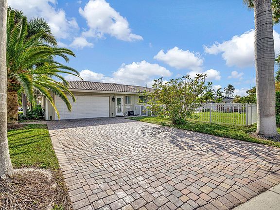 4th image of 3851 NE 27th Avenue #0