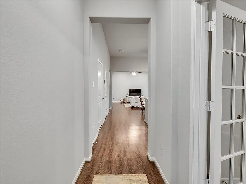 4 bed, 1842 sqft, $825 — Photo 4