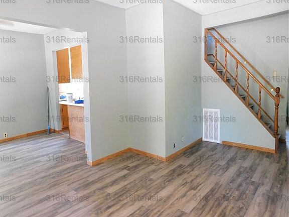 5th image of 113 S Oak St