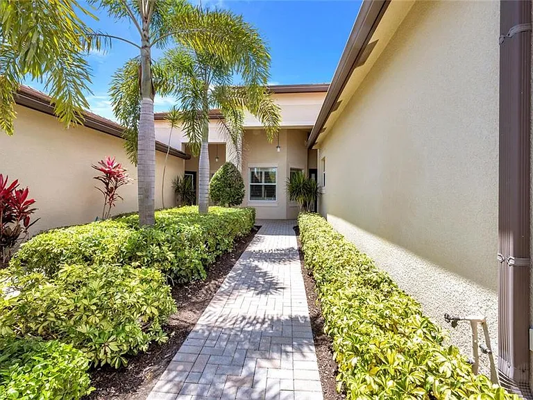 28496 Burano Dr — Photo 2