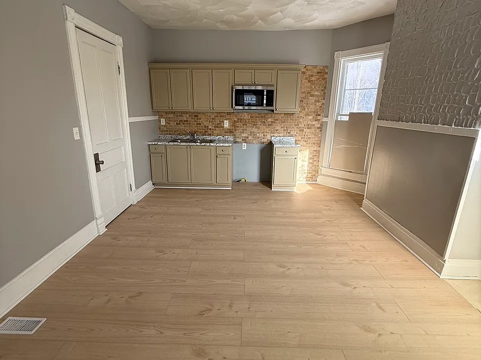 449 Fargo Ave #2