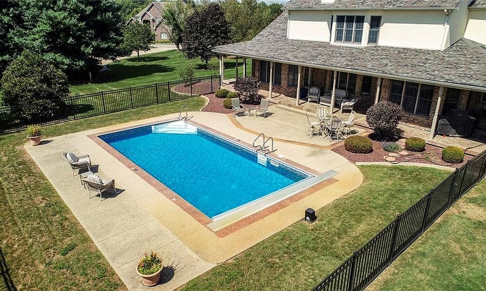 2nd image of 6141 S Fox Ct