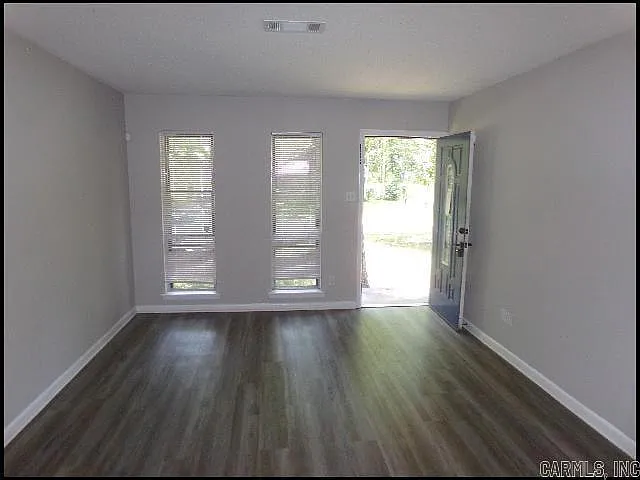 4 bed, 1.0 bath, 1250 sqft, $1,185 — Photo 3