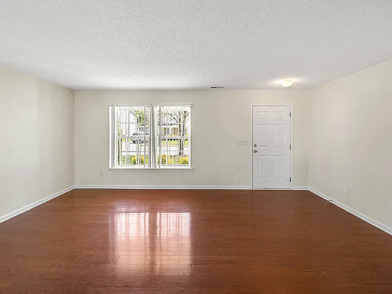 6571 Guard Hill Dr — Photo 7