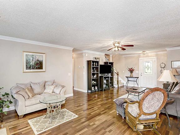 5th image of 325 Walker Ln