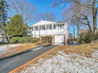 19 Wesleyan Rd, Commack, NY 11725