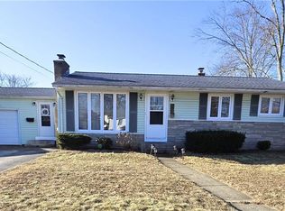 276 Strawberry Field Rd, Warwick, RI 02886