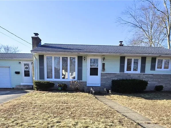 276 Strawberry Field Rd, Warwick, RI 02886