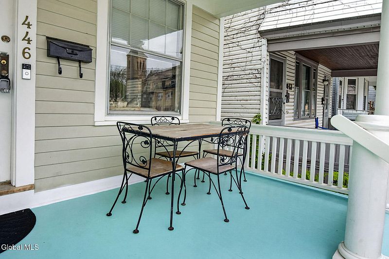 4th image of 446 Yates Street
