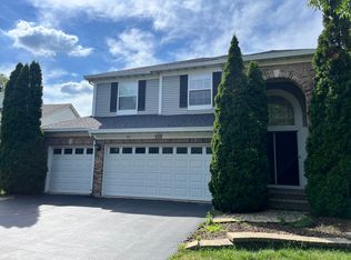 2111 Skylane Dr, Naperville, IL 60564